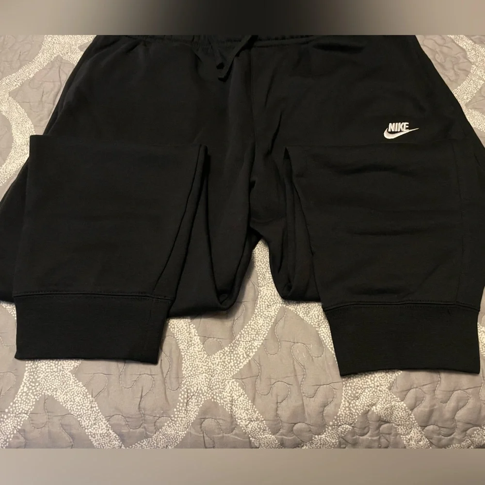 NWT Nike Men's Sportswear Club Fleece Jogger/Sweatpants Black/White. Size: XL - Picture 7 of 15